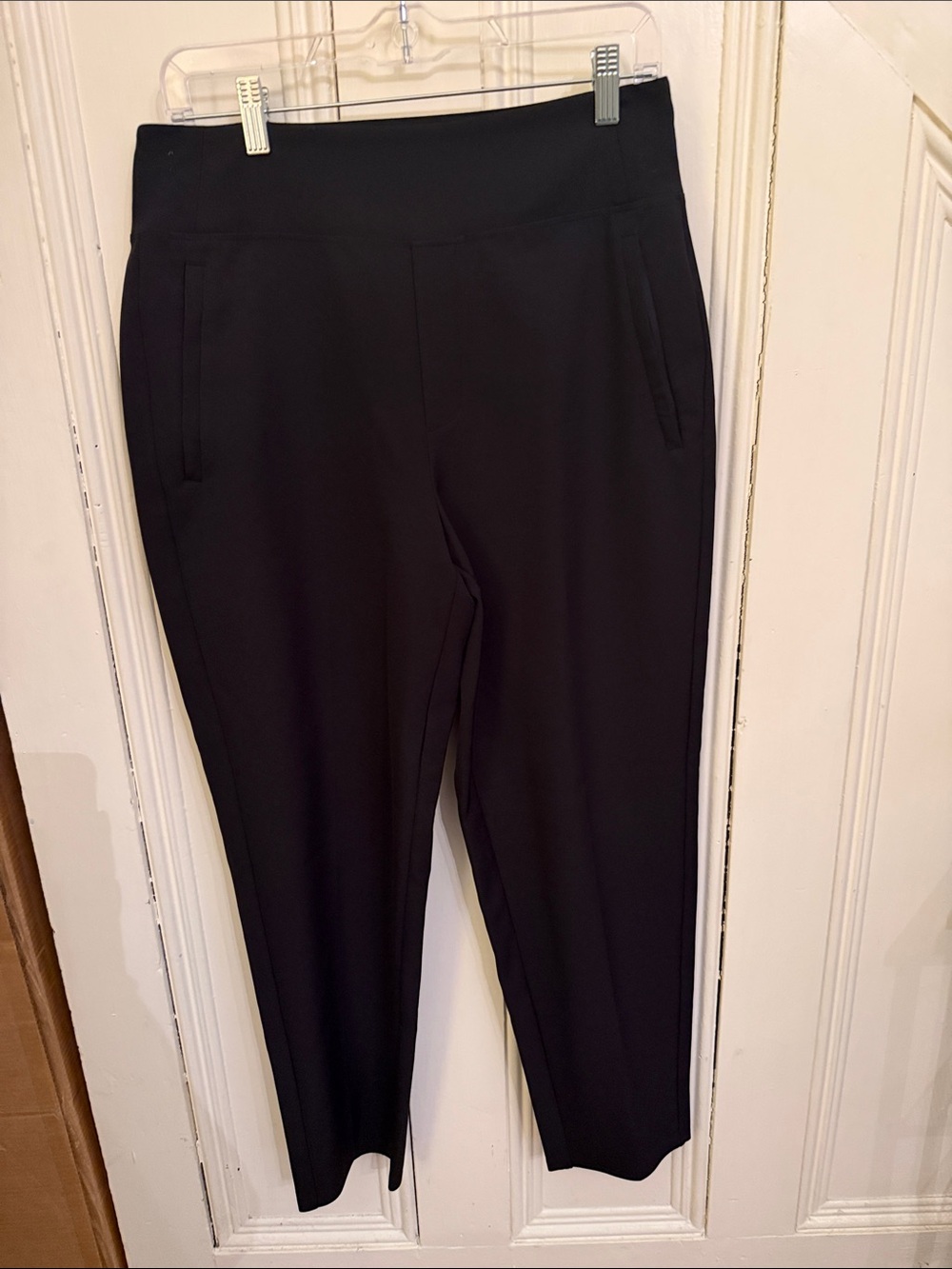 Athleta Women’s Black Stretch Tapered Pants - zippered side pockets